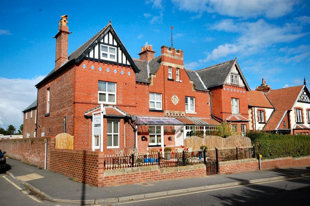 Launceston Villa Whitby Exterior photo